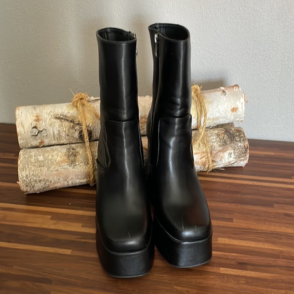 NASTY GAL FAUX LEATHER PLATFORM BOOTS ✨ - Picture 9 of 9